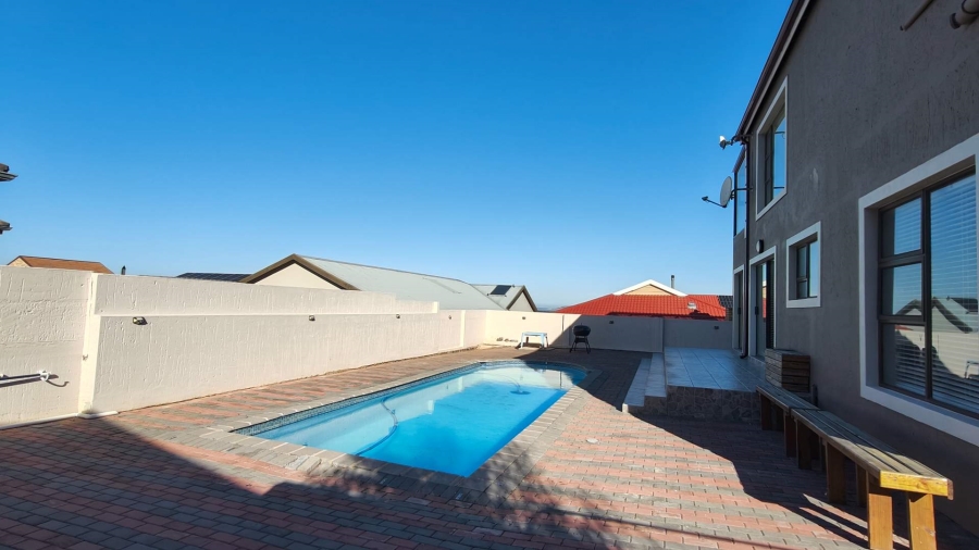 To Let 4 Bedroom Property for Rent in Monte Christo Western Cape
